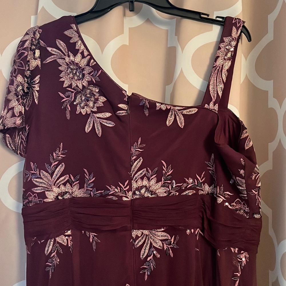 R & M RICHARDS PLUM WINE GOWN - Picture 9 of 15